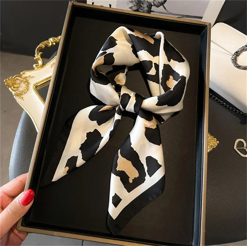 Foulard Carré 70×70 cm Effet Soie en Polyester Motif Plaid