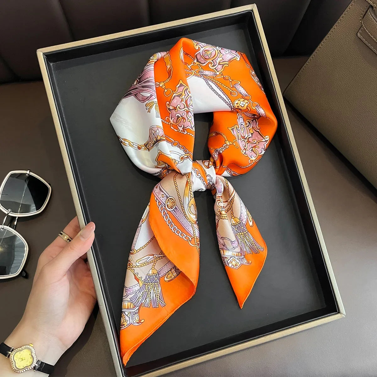 Foulard Carré 70×70 cm Effet Soie en Polyester Motif Plaid