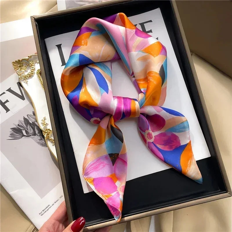 Foulard Carré 70×70 cm en Polyester Effet Soie Graphique