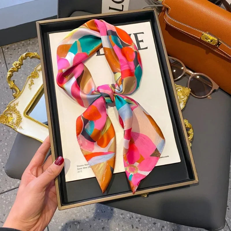 Foulard Carré 70×70 cm en Polyester Effet Soie Graphique