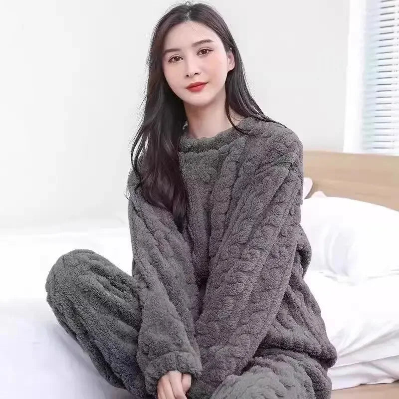 Pyjama en Velours Corail Douillet pour Femme Hiver