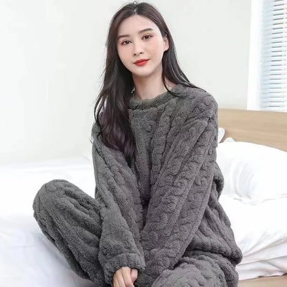 Pyjama en Velours Corail Douillet pour Femme Hiver