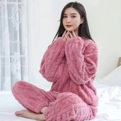 Pyjama en Velours Corail Douillet pour Femme Hiver