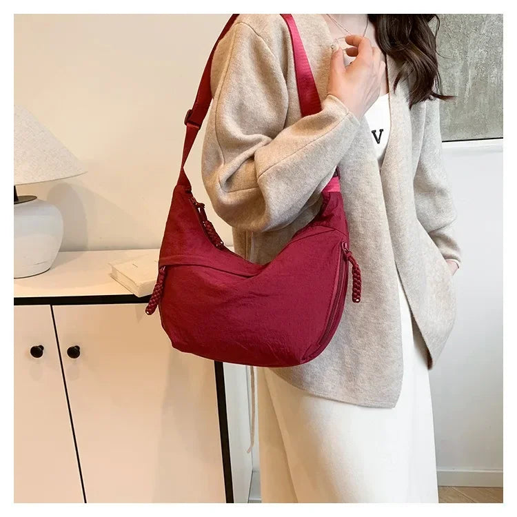 Sac Bandoulière Hobo en Nylon Minimaliste Doublure Cachemire