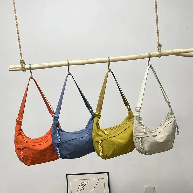 Sac Bandoulière Hobo en Nylon Minimaliste Doublure Cachemire
