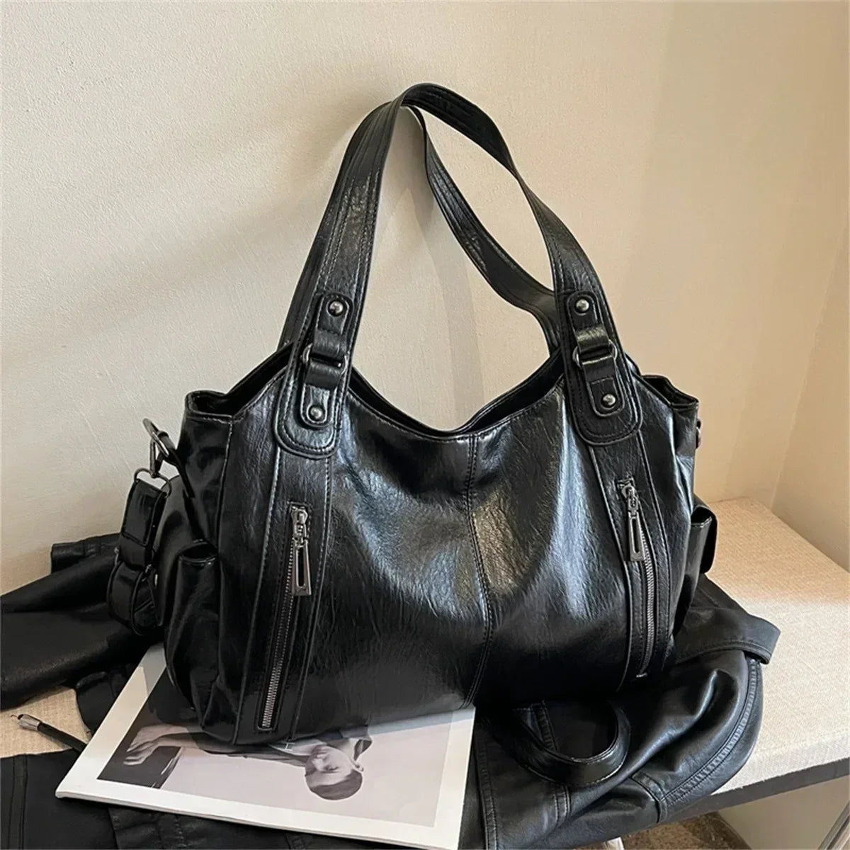 Sac Bandoulière Souple en PU Avec Compartiment Intérieur et Fermeture Éclair