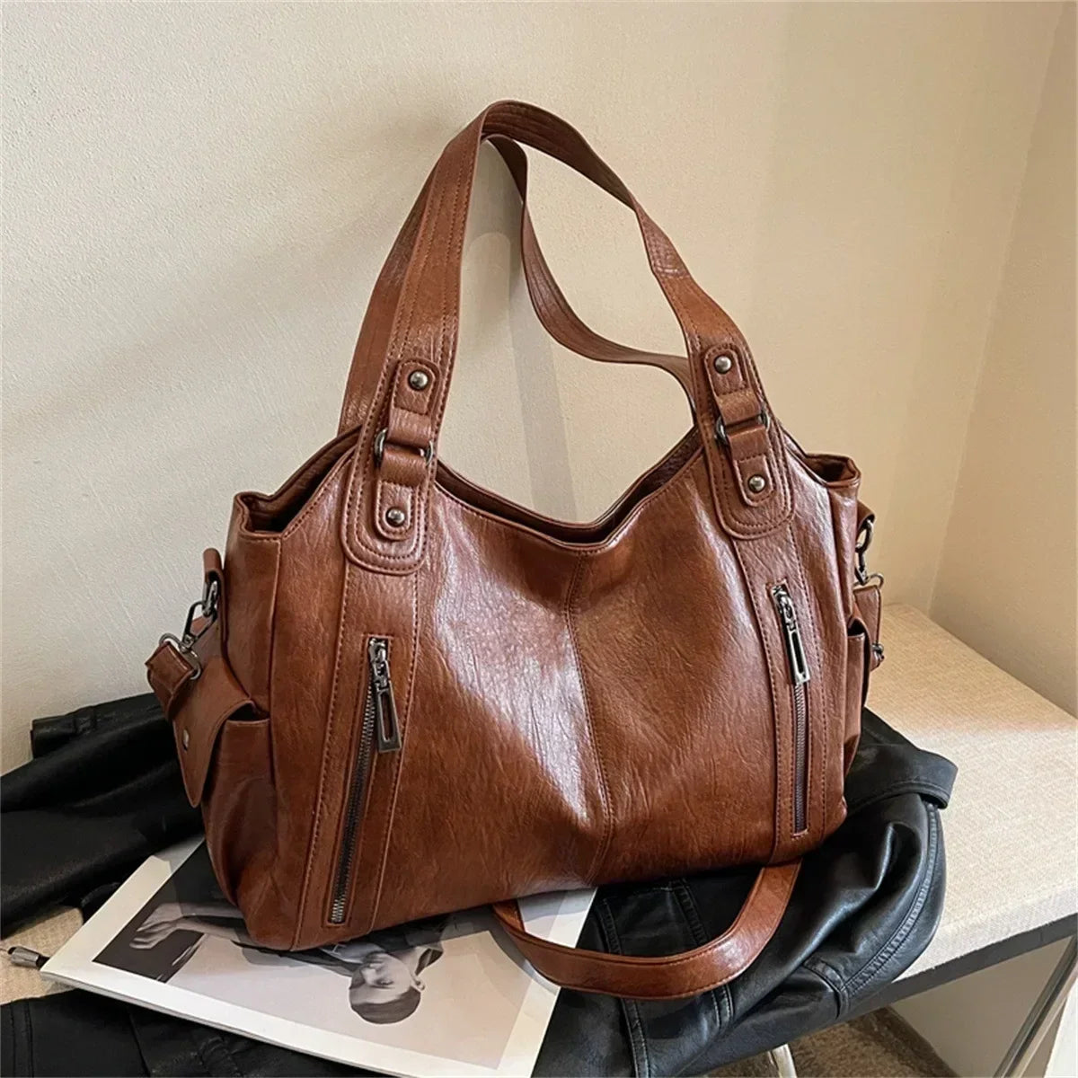 Sac Bandoulière Souple en PU Avec Compartiment Intérieur et Fermeture Éclair