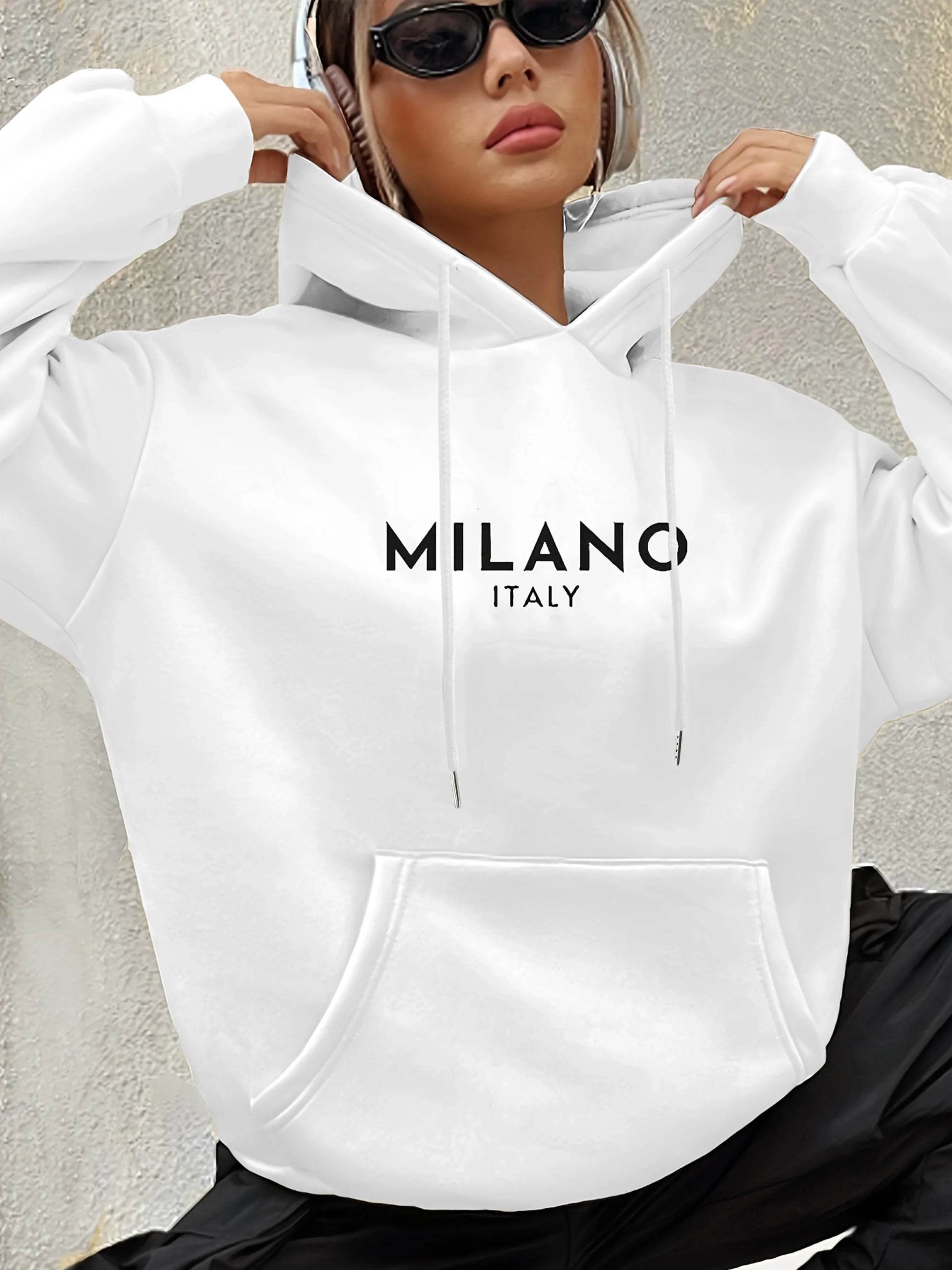 Sweat à Capuche Imprimé Alphabet Milano en Polyester Coupe Régulière