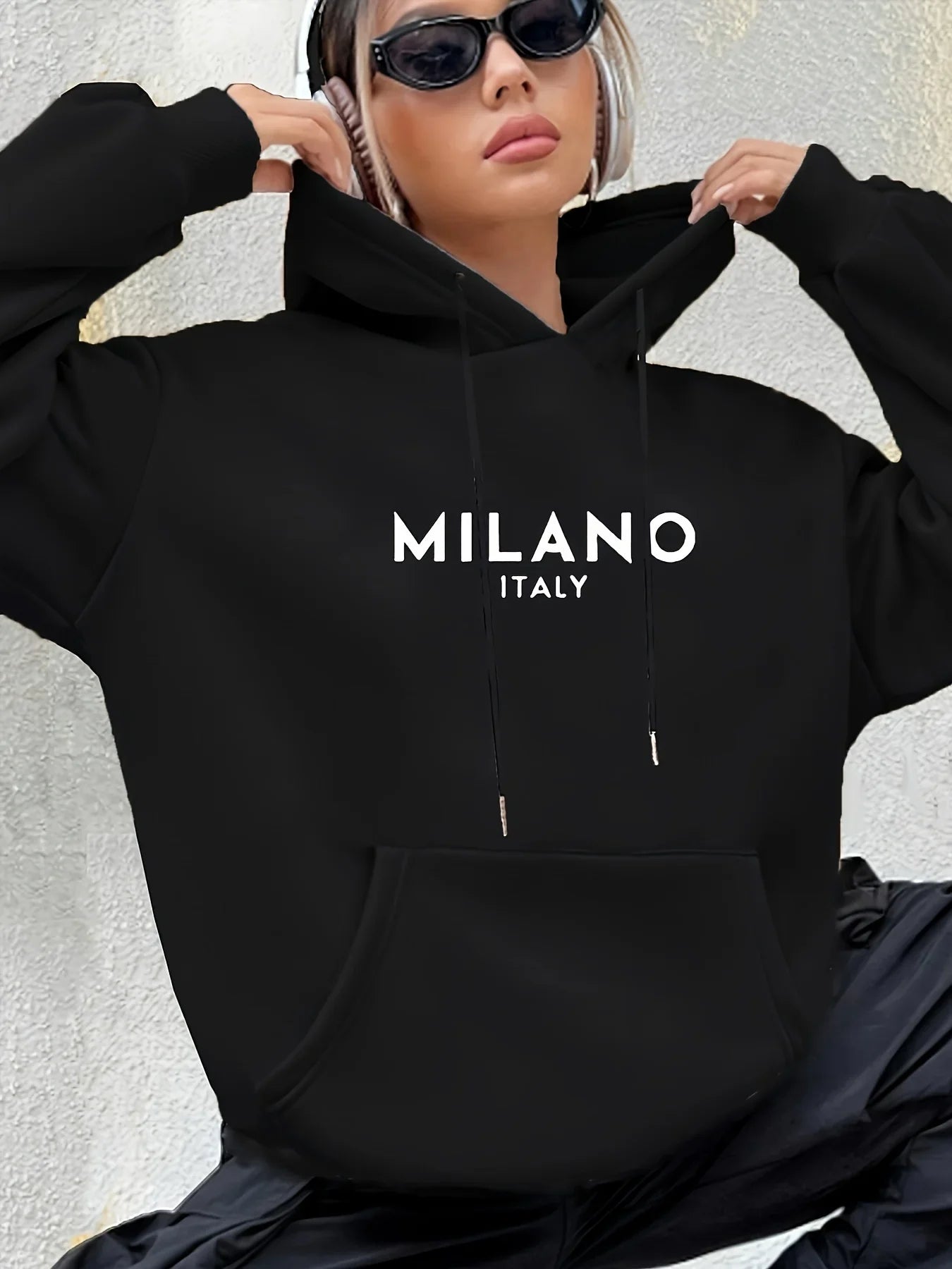 Sweat à Capuche Imprimé Alphabet Milano en Polyester Coupe Régulière